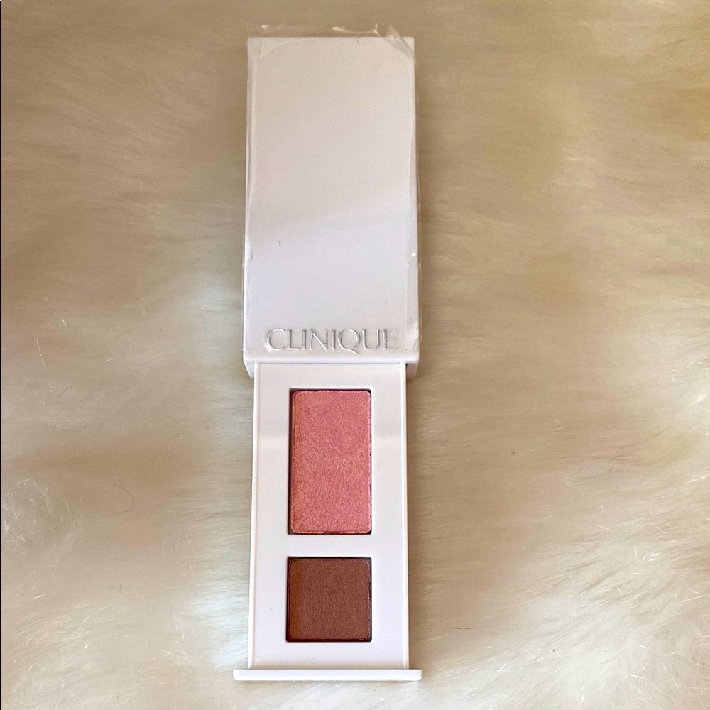 🆕 Clinique Dual Eyeshadow Palette in 14 strawberry fudge
